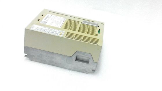 Yaskawa SGDH-04AE-N2-RY49 AC SERVO AMPLIFIER 200-230V 5.5/2.8A NEW