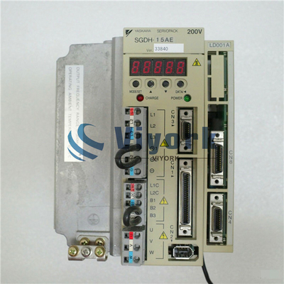 Yaskawa SGDH-15AE Industrial Servo Drive 50 / 60HZ 200 - 230VAC INPUT 9.5AMP