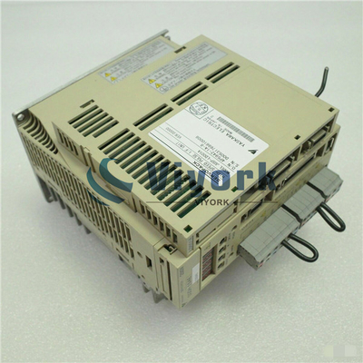 Yaskawa SGDH-15AE Industrial Servo Drive 50 / 60HZ 200 - 230VAC INPUT 9.5AMP