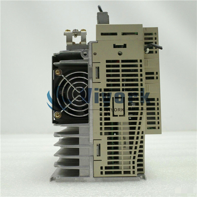 Yaskawa SGDH-15AE Industrial Servo Drive 50 / 60HZ 200 - 230VAC INPUT 9.5AMP